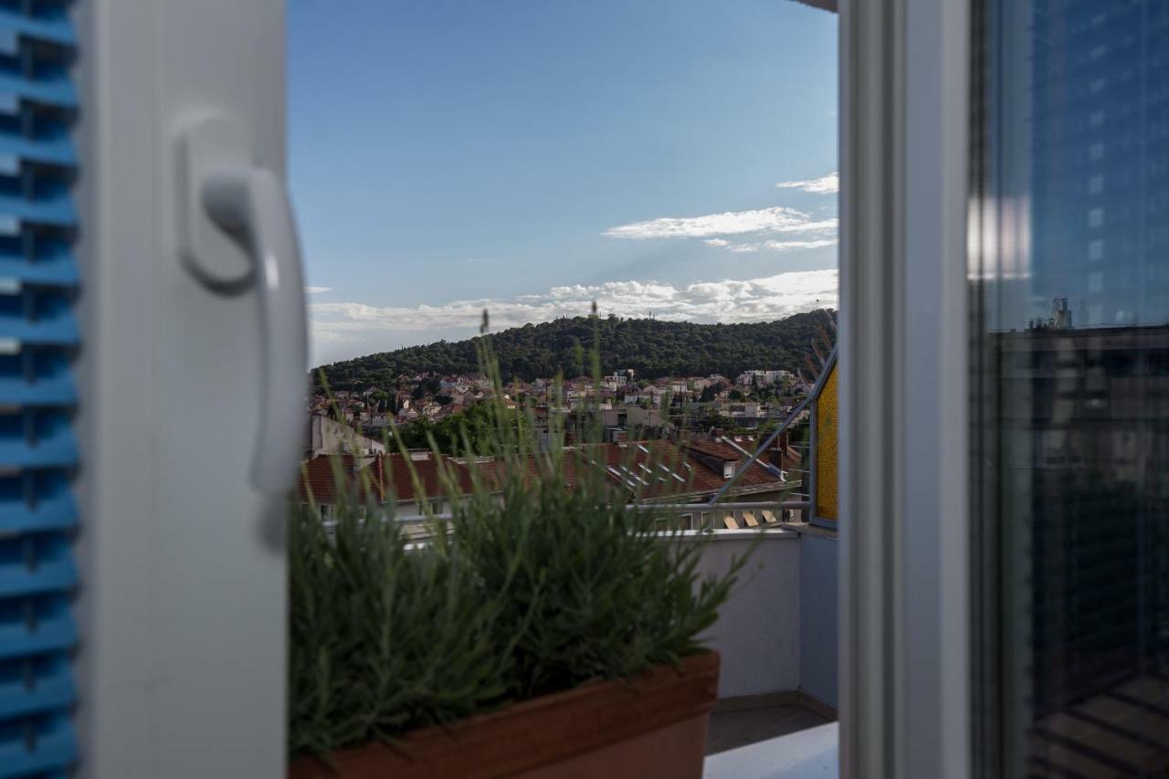 Sunny Rooftop Split Exterior photo